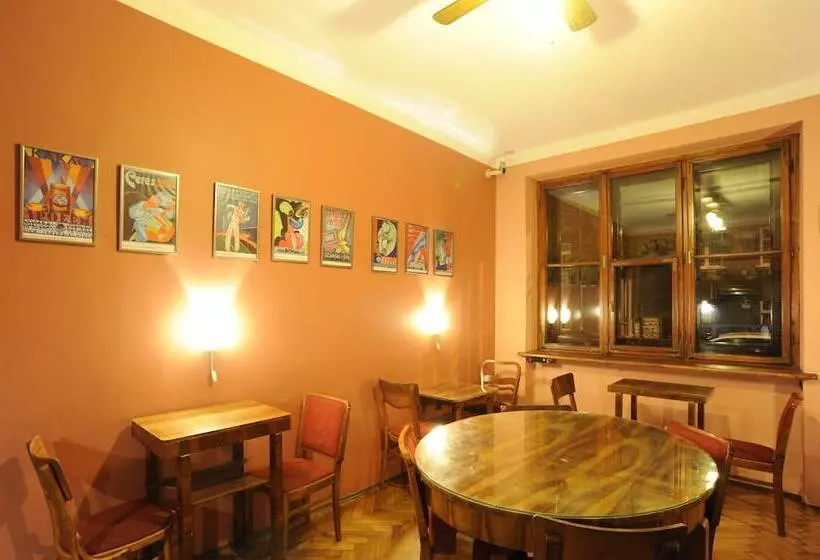 Standard Neljän Hengen Huone, Hostel Deco