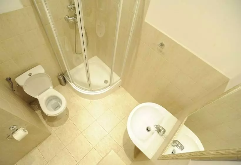 Standard Neljän Hengen Huone, Hostel Deco