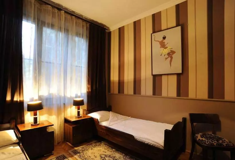 Standard Kolmen Hengen Huone Jaettu kylpyhuone, Hostel Deco