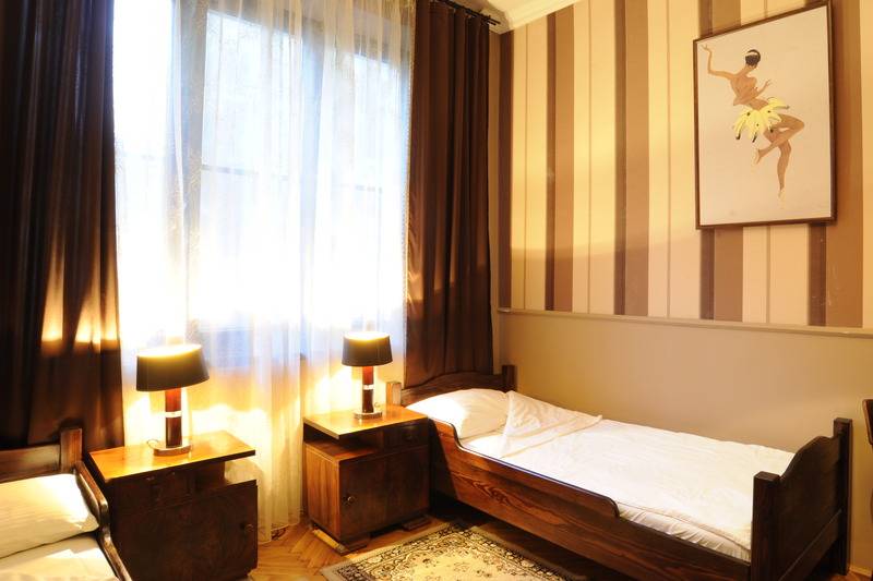 バスルーム共有のトリプルスタンダード, Hostel Deco