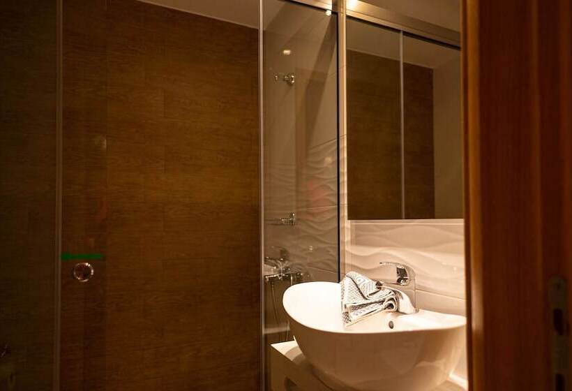 家庭间, Malia Bay Beach Hotel & Bungalows