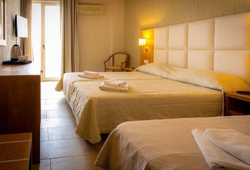 Семейный Номер, Malia Bay Beach Hotel & Bungalows