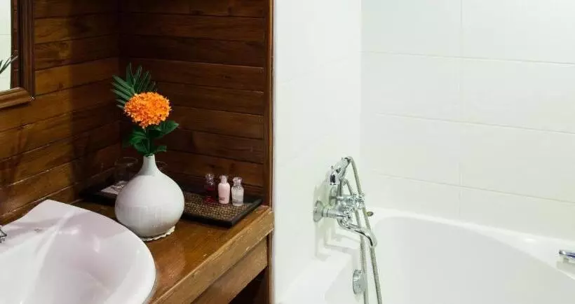 バルコニー付きデラックスルーム, Riverhouse Resort