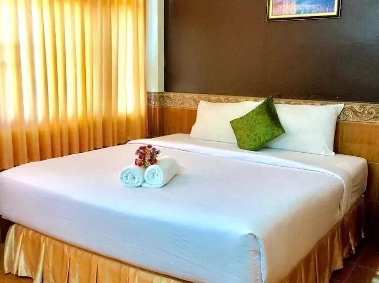 スーペリアールーム, Suriwong Chumphon