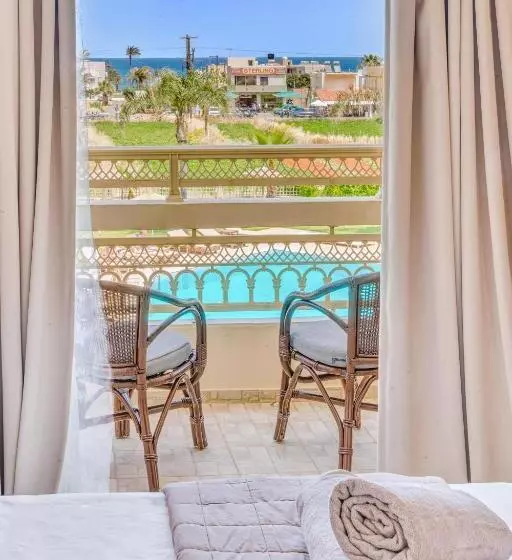 استودیوی سوپریور, Socrates Hotel Malia Beach
