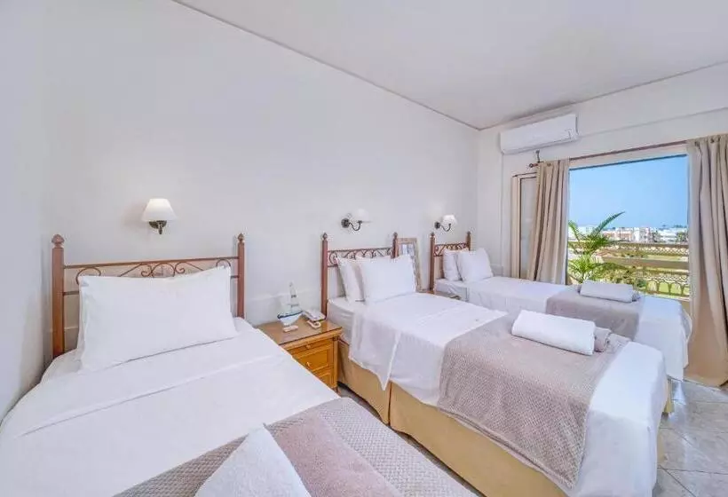 استودیوی سوپریور, Socrates Hotel Malia Beach