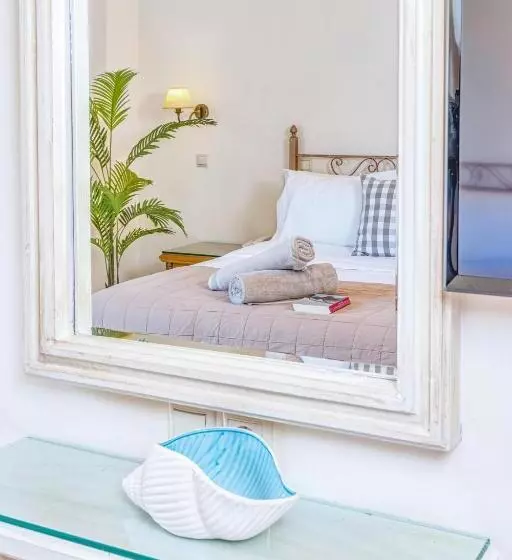 استودیوی سوپریور, Socrates Hotel Malia Beach