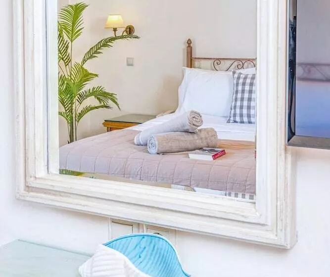 استودیوی سوپریور, Socrates Hotel Malia Beach