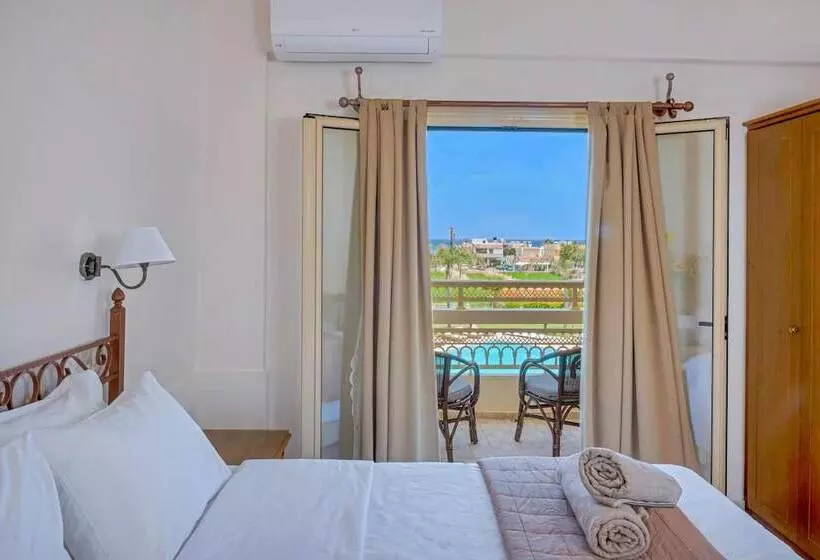 استودیوی سوپریور, Socrates Hotel Malia Beach