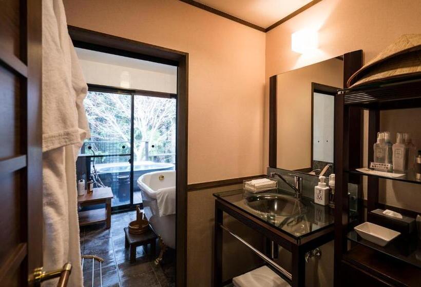 חדר סטנדרט לארבעה, Kaze No Tani No Iori