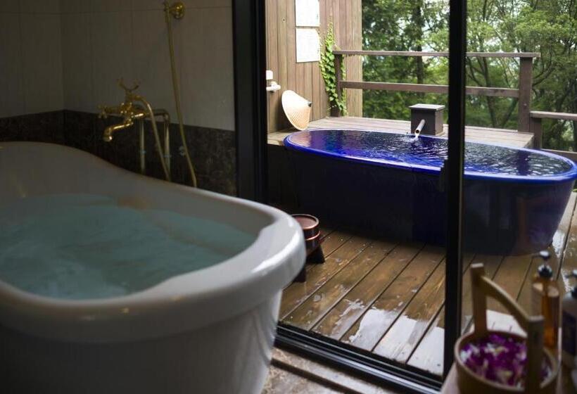 חדר סטנדרט לארבעה, Kaze No Tani No Iori