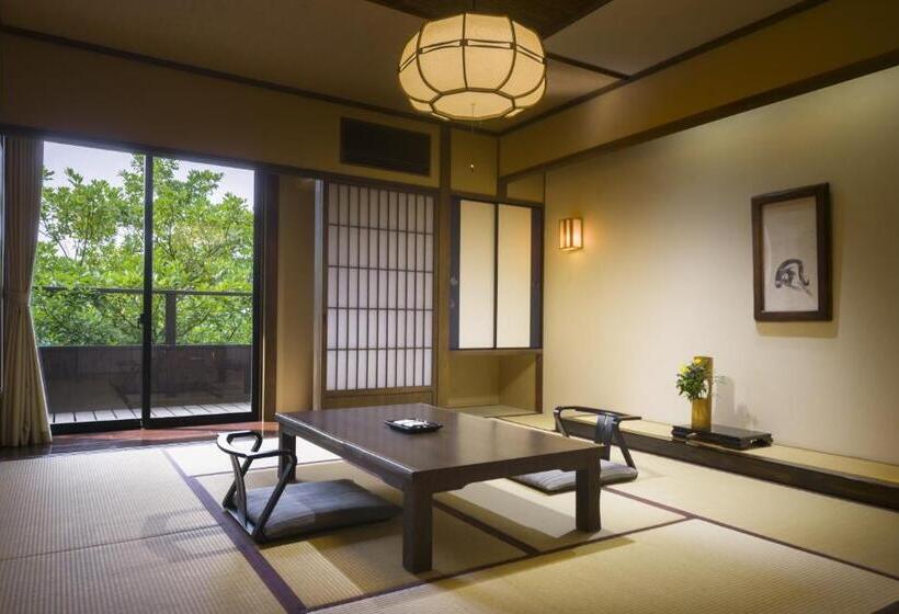 חדר סטנדרט לארבעה, Kaze No Tani No Iori