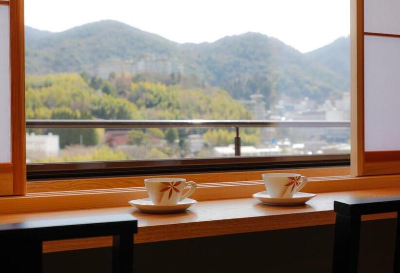 غرفة قياسية, Ginsuisou Choraku