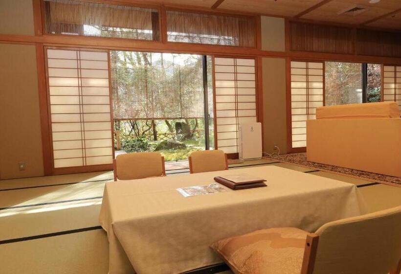 غرفة قياسية, Ginsuisou Choraku