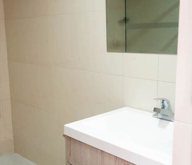 חדר סטנדרט לשלושה, Cresta Inn