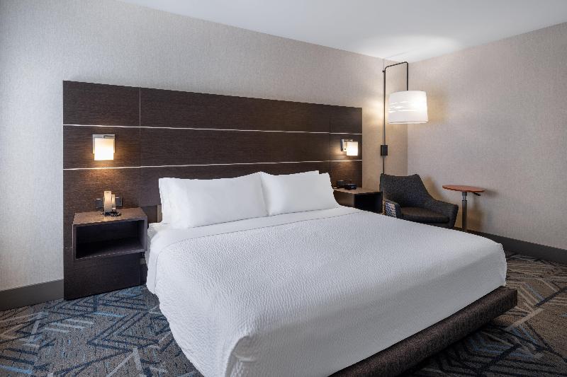 身障者適用キングサイズベッドルーム, Holiday Inn Express Corydon, An Ihg