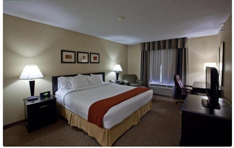 جناح, Holiday Inn Express Plymouth, An Ihg