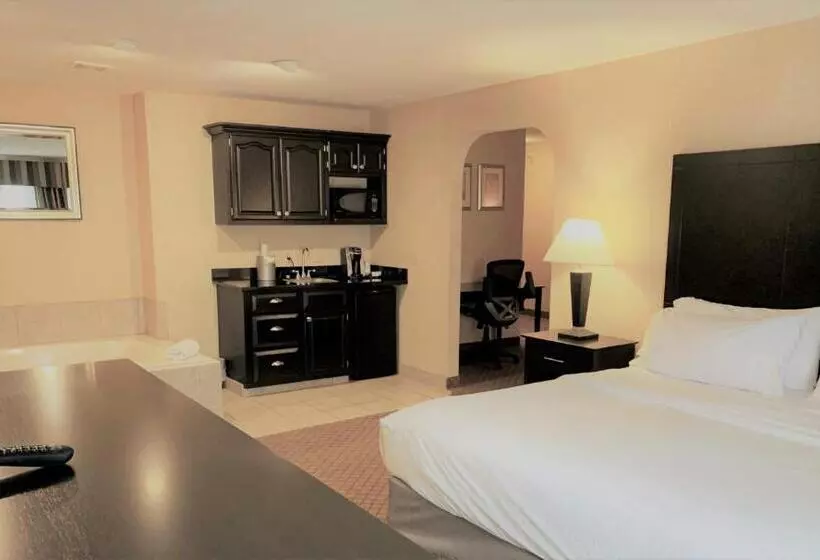 キングサイズベッドのスイートルーム, Holiday Inn Express Plymouth, An Ihg