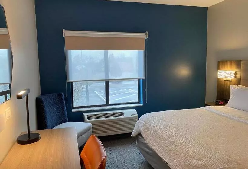 身障者適用キングサイズベッドルーム, Holiday Inn Express Plymouth, An Ihg