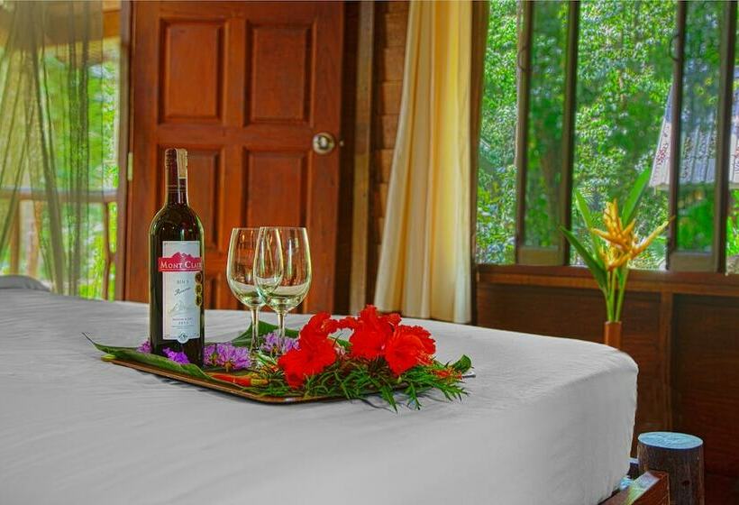스탠다드 방갈로 정원 전망, Khao Sok Riverside Cottages