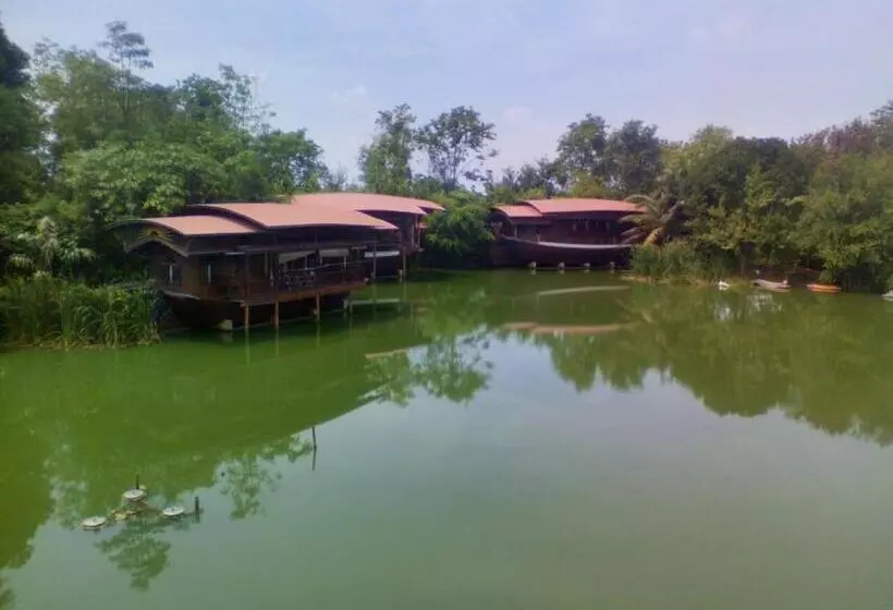 خانه 1 خوابه, Momchailai River Retreat
