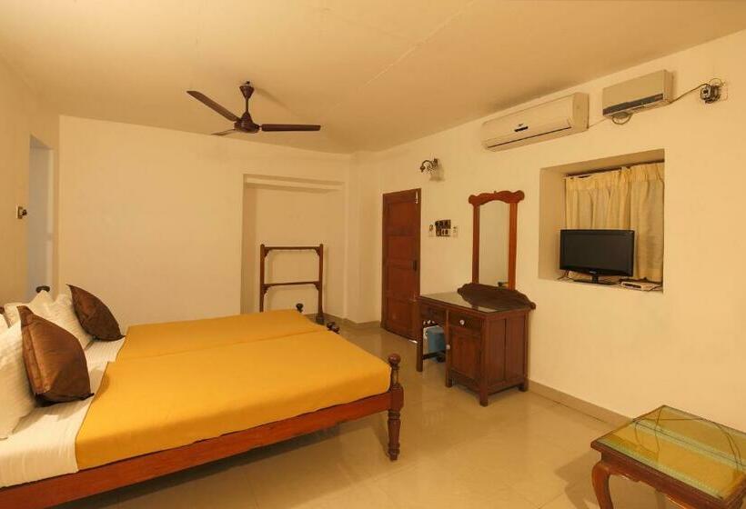 غرفة قياسية, Rossitta Wood Castle