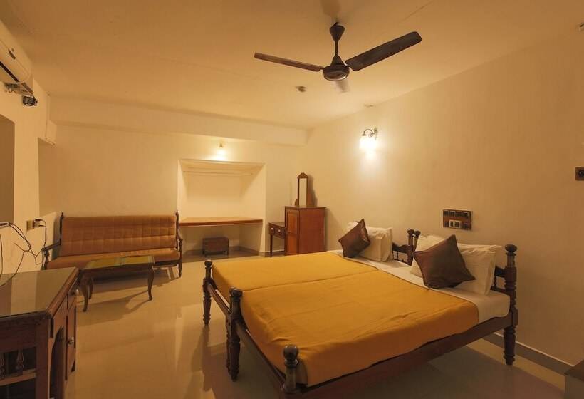 غرفة قياسية, Rossitta Wood Castle