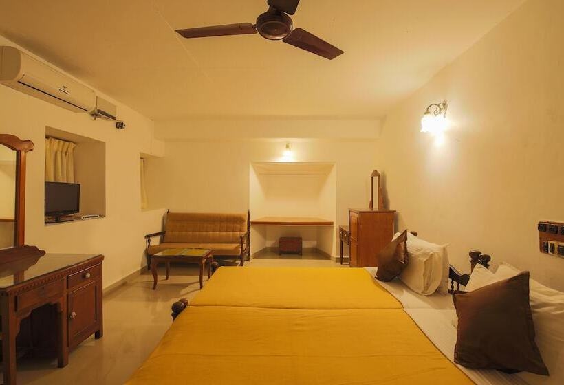 غرفة قياسية, Rossitta Wood Castle