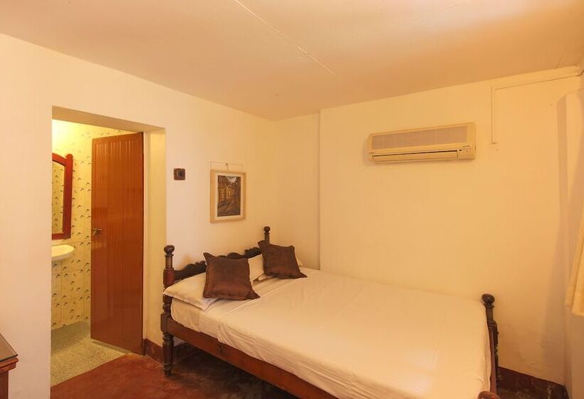 غرفة قياسية فردية, Rossitta Wood Castle