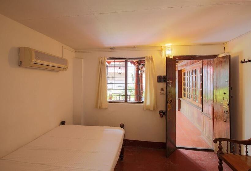 غرفة قياسية فردية, Rossitta Wood Castle