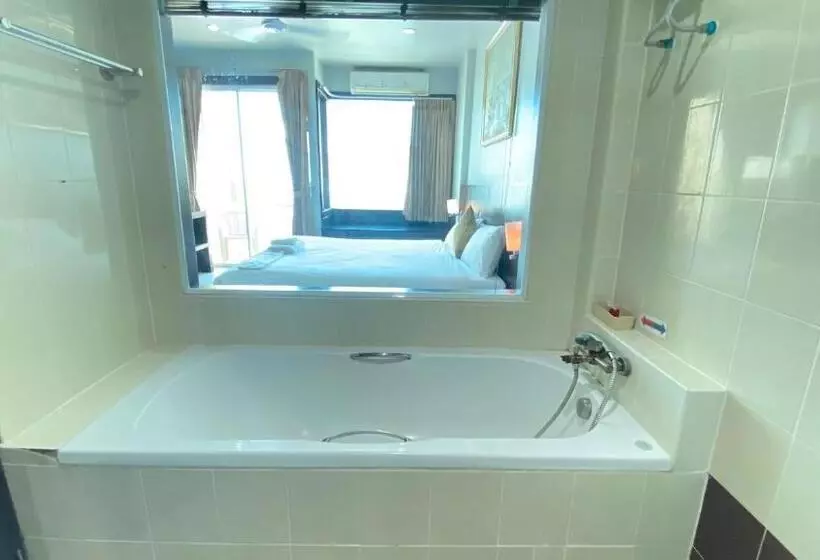 اتاق سوپریور با تخت بزرگ, Sm Patong Resort