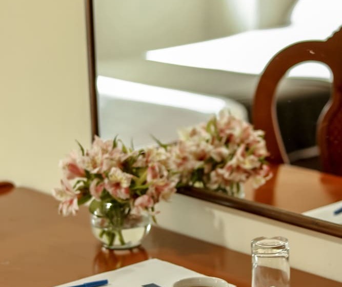 غرفة قياسية ثلاثية, Epiqus