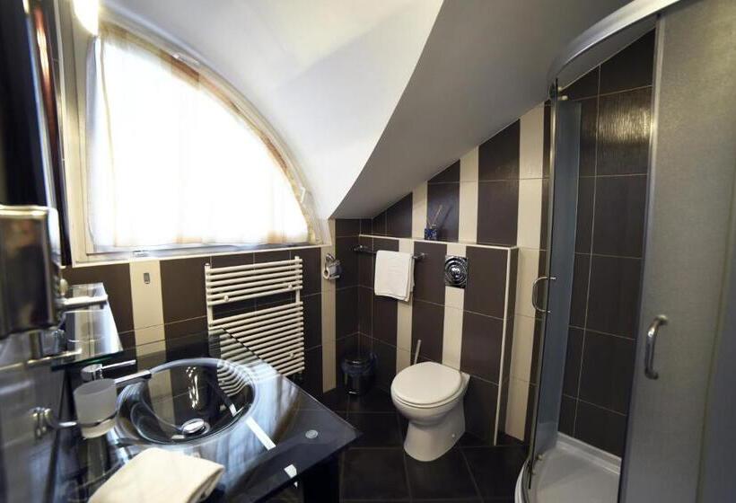 اتاق استاندارد سه نفره, Villa Zrina