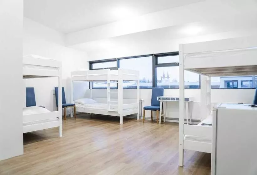 تختخواب در اتاق مشترک, Guesthouse Pavi