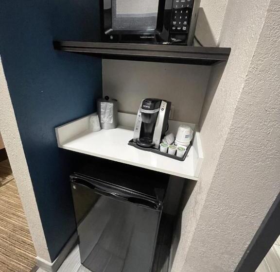 Люкс 2 Спальни, Holiday Inn Express Hotel And Suites Ada, An Ihg