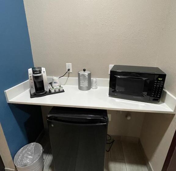 Люкс Адаптированный для Инвалидов, Holiday Inn Express Hotel And Suites Ada, An Ihg