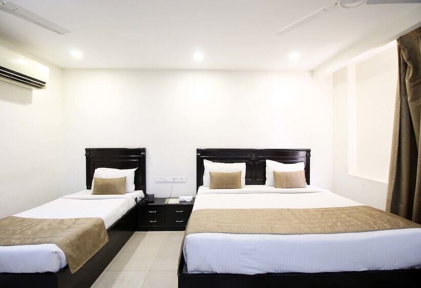 ファミリールーム, Genx Usha Kiran Agra