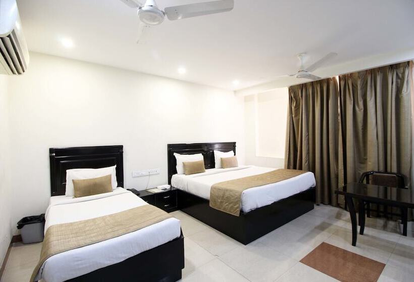 ファミリールーム, Genx Usha Kiran Agra