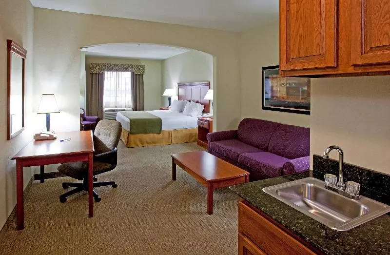 Sviitti King-vuode, Holiday Inn Express Hotel And Suites Ada, An Ihg