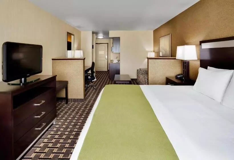 キングサイズベッドのスイートルーム, Holiday Inn Express And Suites Limerick Pottstown, An Ihg