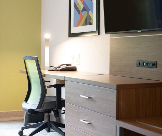 جناح لذوى الاحتياجات الخاصة, Holiday Inn Express Johnson City, An Ihg