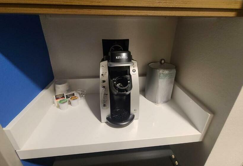 带大床的标准间, Holiday Inn Express Lordstown Newton Falls/warren, An Ihg