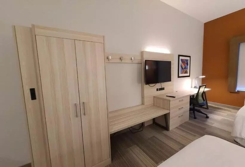 スタンダードスタジオ, Holiday Inn Express Lordstown Newton Falls/warren, An Ihg