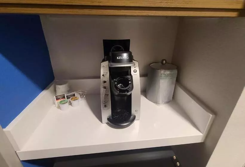 スタンダードスタジオ, Holiday Inn Express Lordstown Newton Falls/warren, An Ihg