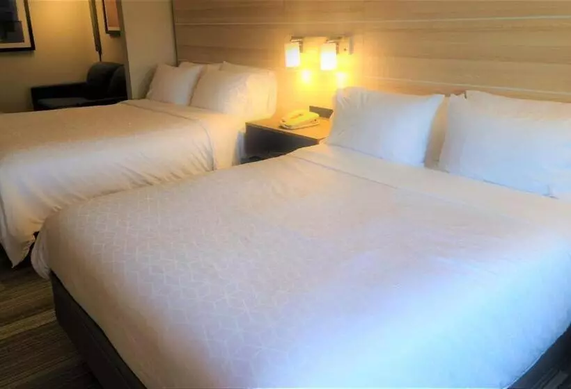 スタンダードスタジオ, Holiday Inn Express Lordstown Newton Falls/warren, An Ihg