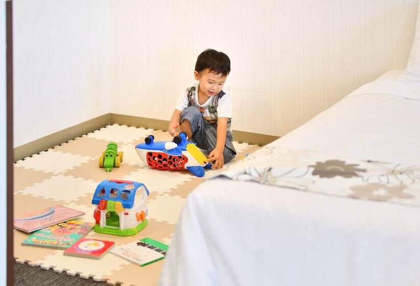 חדר משפחתי, Ocean