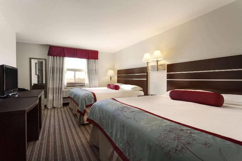 带大床的标准间, Super 8 By Wyndham Saskatoon Near Downtown