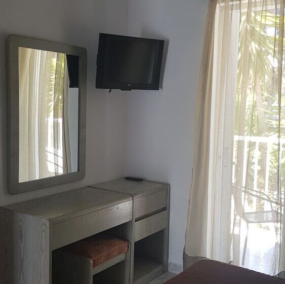 شقة غرفة واحدة, Aspro Spiti