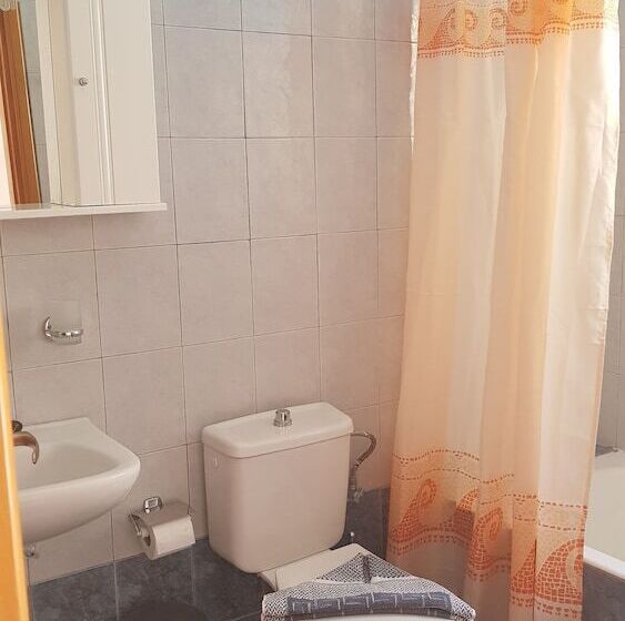 شقة غرفة واحدة, Aspro Spiti