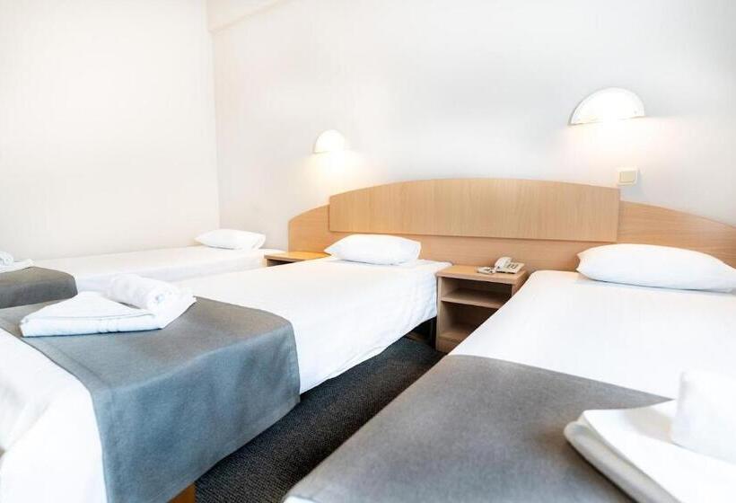 اتاق ساده سه‌ نفره, Aribė Hotel Klaipėda, Free Parking